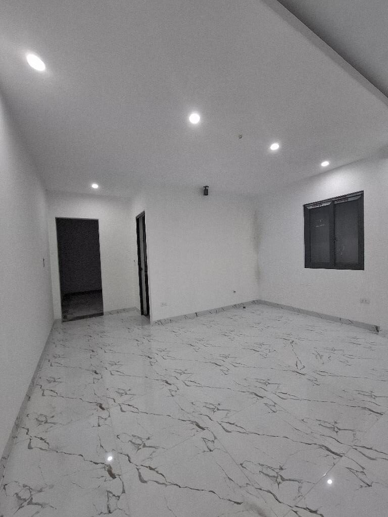 chính chủ bán gấp nhà tại Kim Giang- Hoàng Mai 60m2 5 tầng 5m mặt tiền hơn 14 tỷ ô tô đỗ cửa kinh doanh sầm uất.