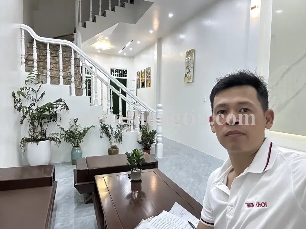 chính chủ bán gấp nhà tại Tương Mai Hoàng Mai 110m2 2 tầng 5m mặt tiền hơn 7 tỷ kinh doanh sầm uất.