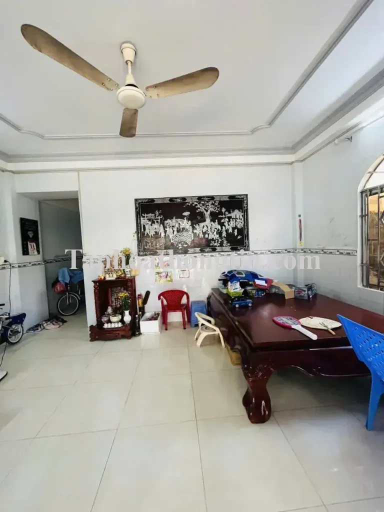 Ngộp Bank!!Giảm sốc 800tr !!! Chỉ còn 5tỷ7, Nhà2 tầng 100m2, SHR, 1/ Nguyễn Văn Quá, sát bên chợ cầu, Hẻm Ba gác