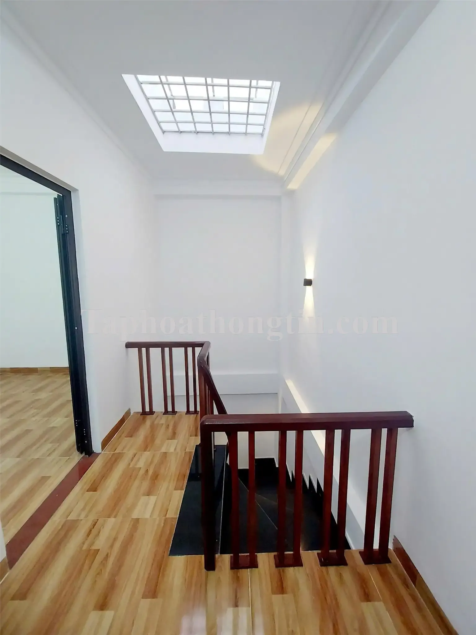 Siêu phẩm nhà 5 tầng – thang máy, ô tô 10m, VIEW đẹp 3 mặt thoáng – mỹ đình. 🏡 Diện tích: 57m², xây mới hoàn toàn, thiết kế 5 tầng hiện đại. 💥 Công năng tối ưu: 7 phòng ngủ khép kín, mỗi tầng 2 phòng và 1 sân phơi rộng. 🚗 Vị trí đắc địa: Cách ô tô 10m, ngay trung tâm quận Nam Từ Liêm. Gần phố Lê Đức Thọ, Dương Khuê, Nguyên Hoàng và các tiện ích lớn như chung cư Sun Square, Bệnh viện Dulax, ĐH Thương mại, bến xe Mỹ Đình. ✨ Tiện nghi vượt trội: Nội thất nhập khẩu, thiết kế mở với 3 mặt thoáng, hai mặt ngõ lớn, view toàn cảnh khu đô thị Mỹ Đình. 📜 Pháp lý: Sổ đỏ nở hậu, sẵn sàng giao dịch ngay. Liên hệ ngay với Mr. Quynh để xem nhà thực tế và sở hữu không gian sống đẳng cấp, tiện nghi trong tầm tay! Chính chủ gửi bán Siêu phẩm nhà 5 tầng – thang máy, ô tô 10m, VIEW đẹp 3 mặt thoáng – mỹ đình.