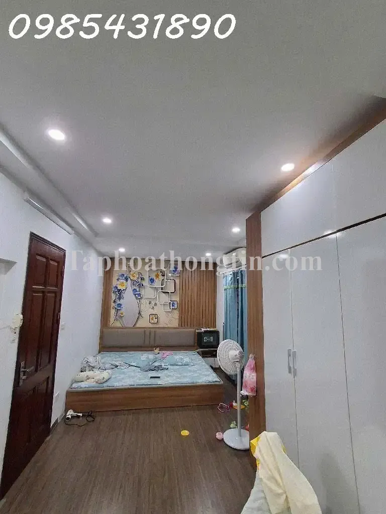 Bán nhà đẹp hơn hoa hậu, phố Kim Giang, Hoàng Mai, xe con cách nhà hơn 20m, gần trường Thăng Long, DT 40m2, lô góc, 5 tầng, giá chỉ 6 đồng hơn.